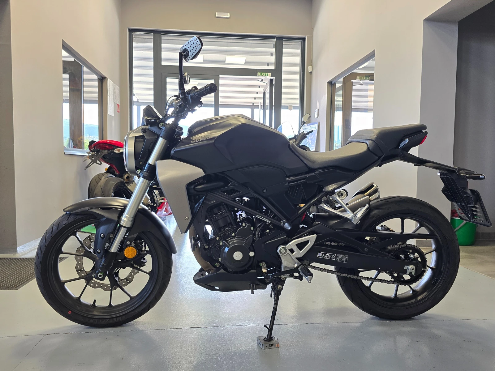 Honda Cb 300R, ABS, 2018г., снимка 6 - Мотоциклети и мототехника - 55584250