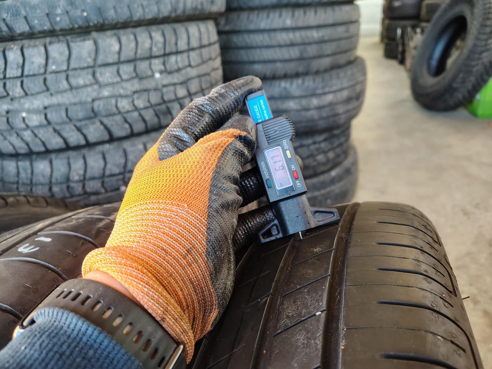 Гуми Летни 215/55R17, снимка 4 - Гуми и джанти - 54086121