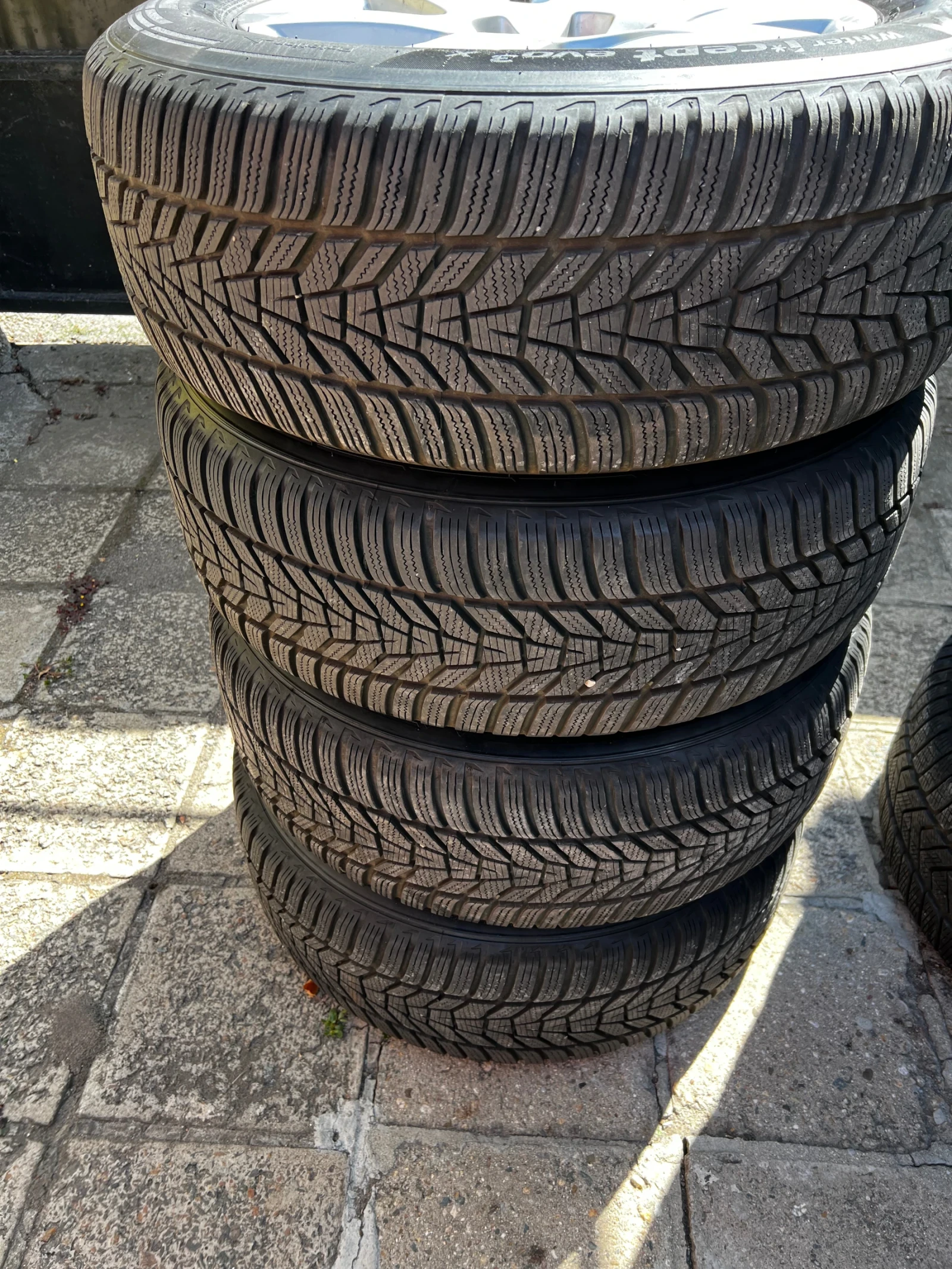 ���� � ������ 235/60R17 �� Audi A8 | Mobile.bg � ����������� 2