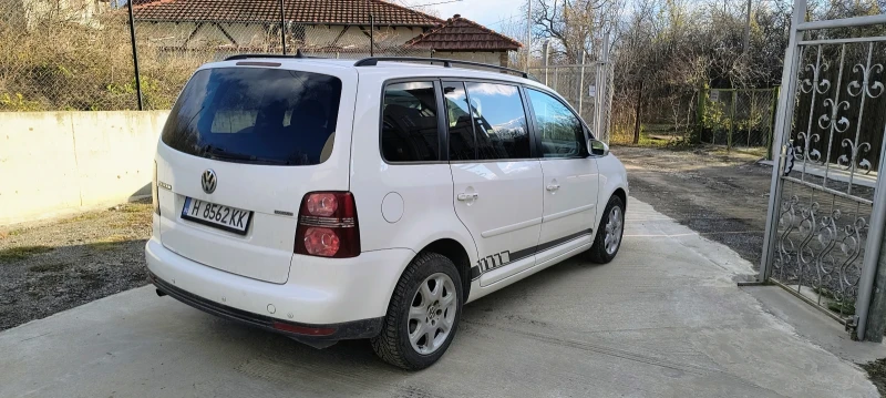 VW Touran, снимка 3 - Автомобили и джипове - 48666205