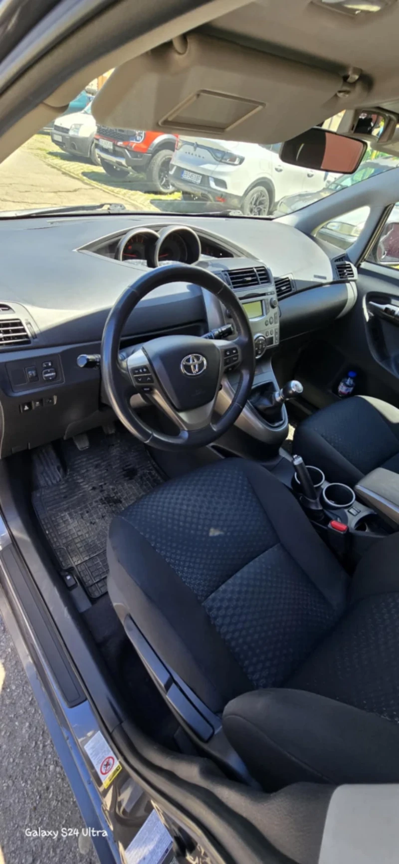 Toyota Verso 2.0, снимка 4 - Автомобили и джипове - 51153515
