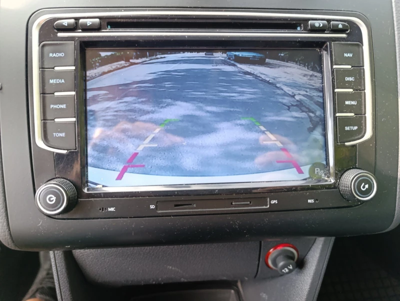 VW Touran 2015г, LED, Ксенон, камера за задно, навигация , снимка 12 - Автомобили и джипове - 51215607