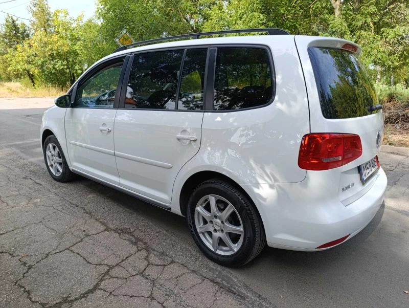 VW Touran 2015г, LED, Ксенон, камера за задно, навигация , снимка 7 - Автомобили и джипове - 51215607