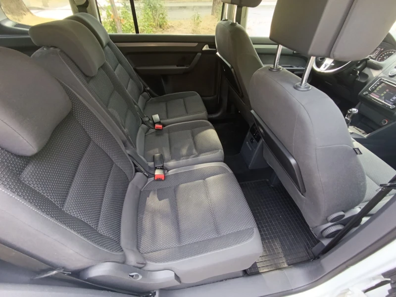 VW Touran 2015г, LED, Ксенон, камера за задно, навигация , снимка 14 - Автомобили и джипове - 51215607