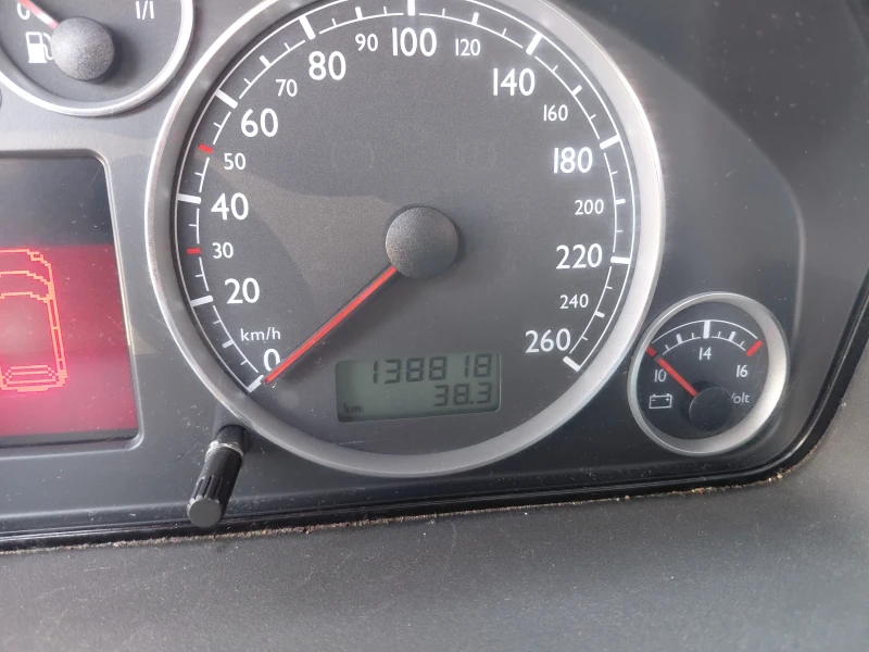 VW Sharan 1.9 TDI 4x4 116 к с, снимка 6 - Автомобили и джипове - 52592967