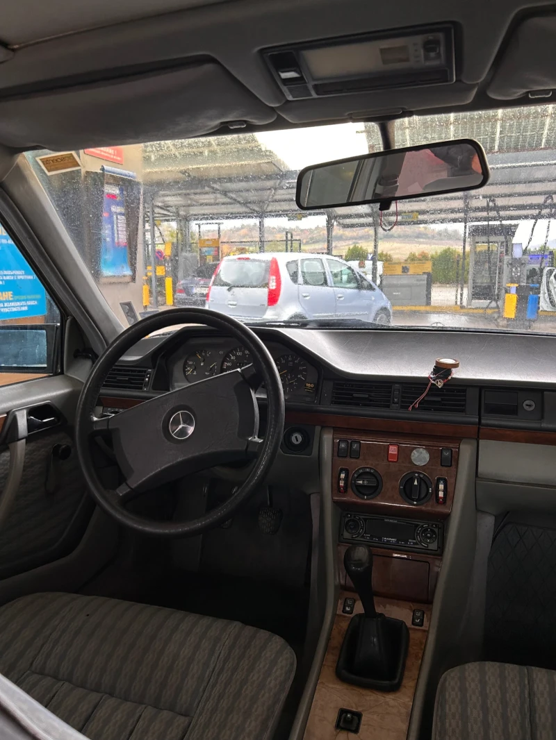 Mercedes-Benz 124 300D, снимка 10 - Автомобили и джипове - 52340794