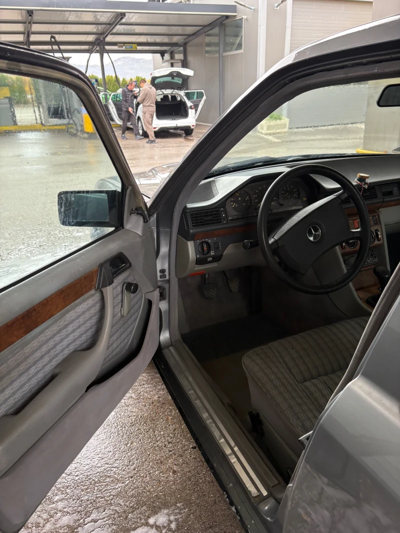Mercedes-Benz 124 300D, снимка 8 - Автомобили и джипове - 52340794