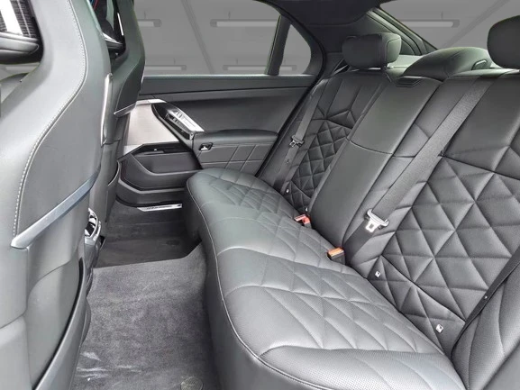 BMW 740 d xDrive = M-Sport Pro = Гаранция, снимка 12 - Автомобили и джипове - 55890227
