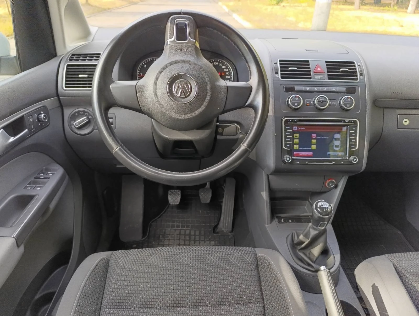 VW Touran LED, Ксенон, камера за задно виждане  - изображение 10