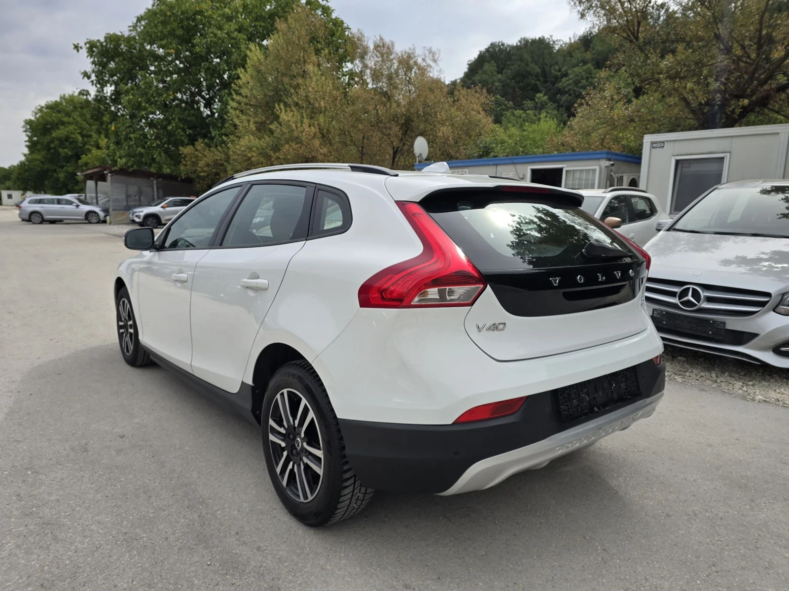 Volvo V40 Cross Country 2.0D 120к.с Топ състояние  - изображение 3