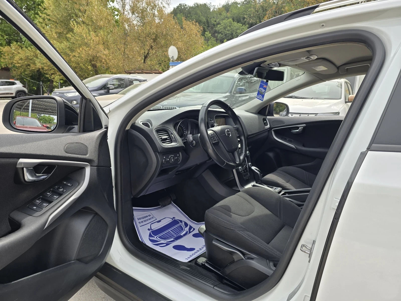 Volvo V40 Cross Country 2.0D 120к.с Топ състояние  - изображение 10