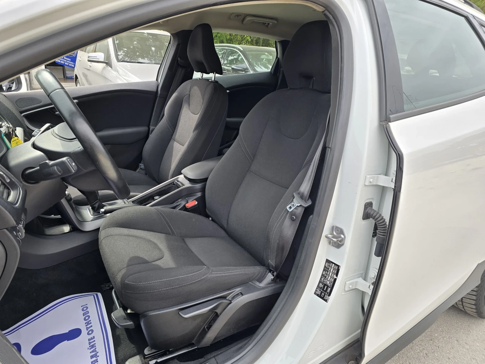 Volvo V40 Cross Country 2.0D 120к.с Топ състояние  - изображение 9