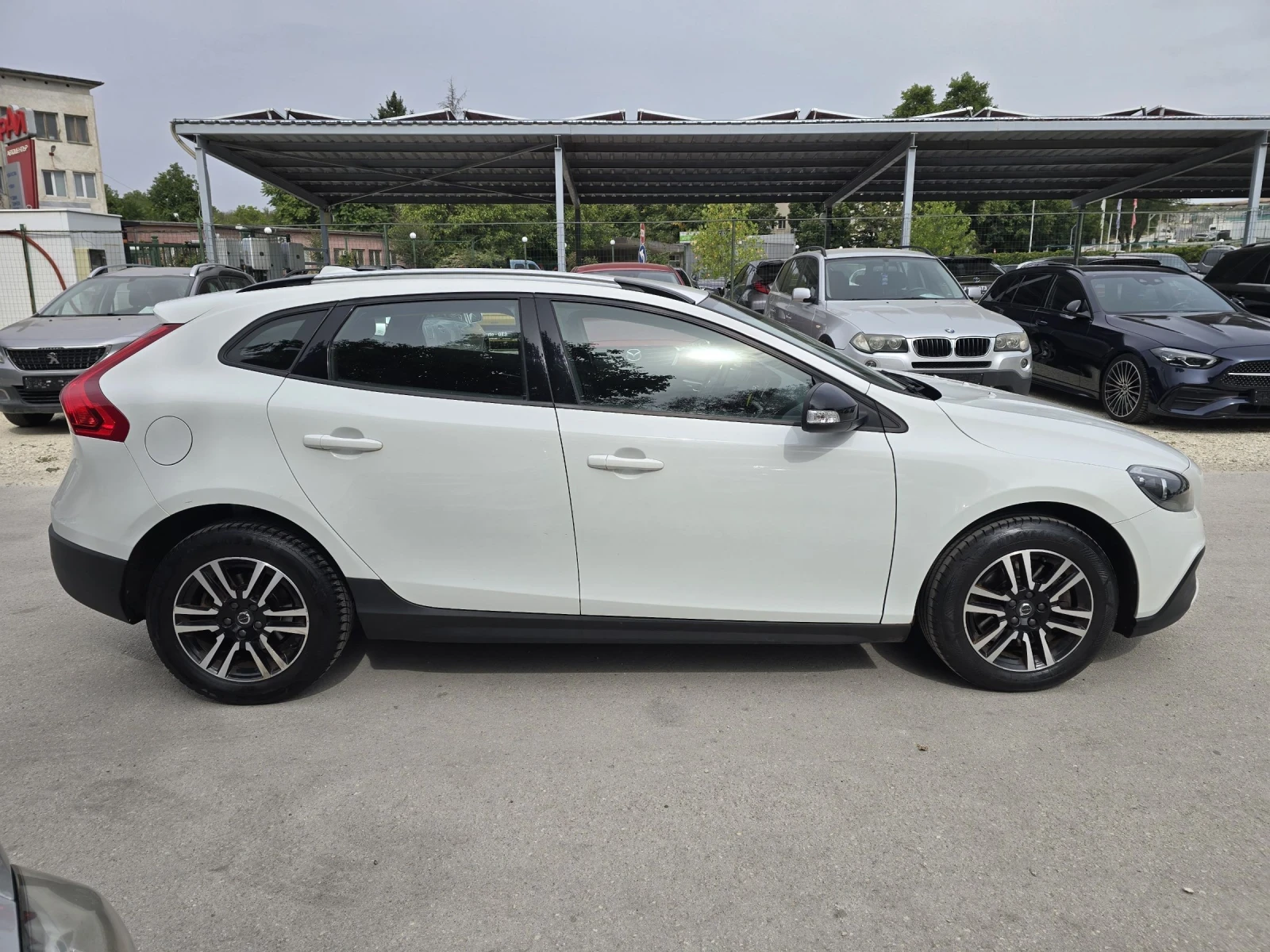 Volvo V40 Cross Country 2.0D 120к.с Топ състояние  - изображение 8