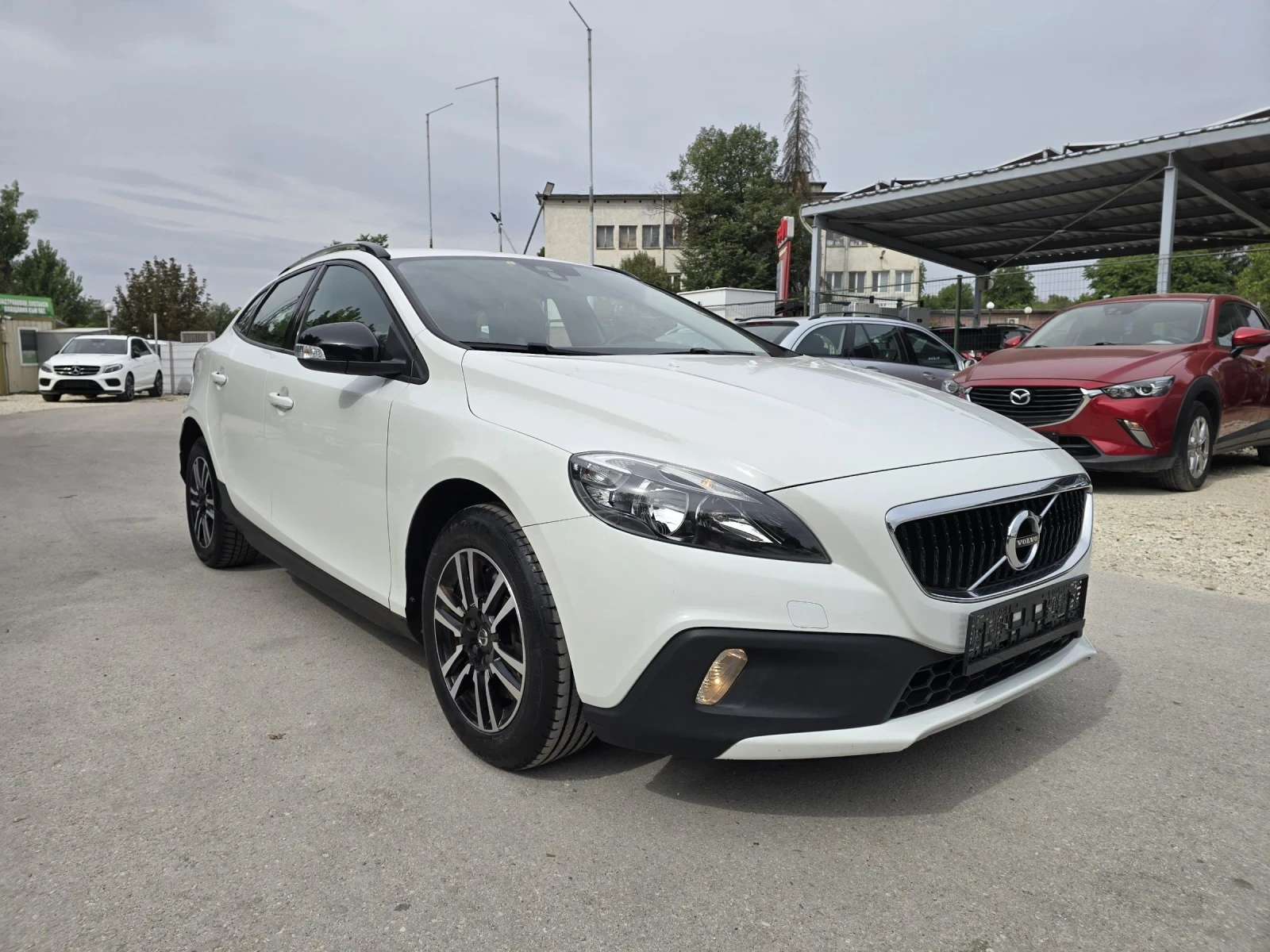 Volvo V40 Cross Country 2.0D 120к.с Топ състояние  - изображение 2