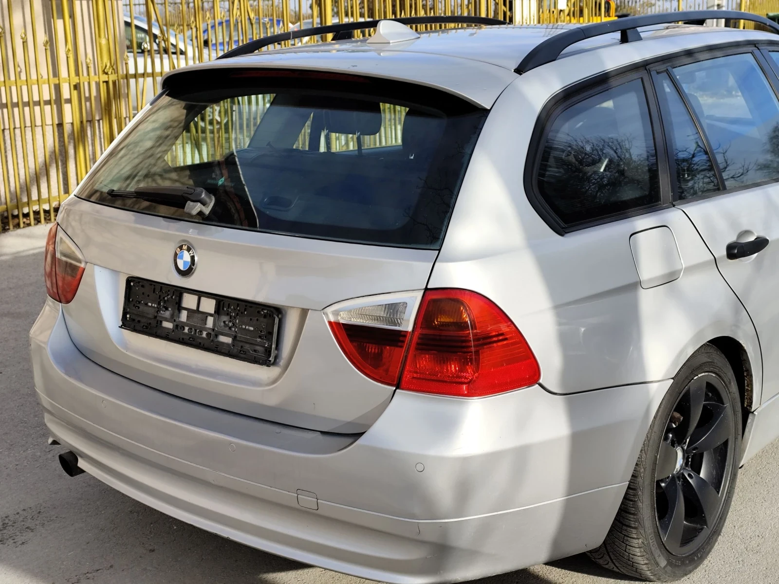 BMW 320 Комби  - изображение 2