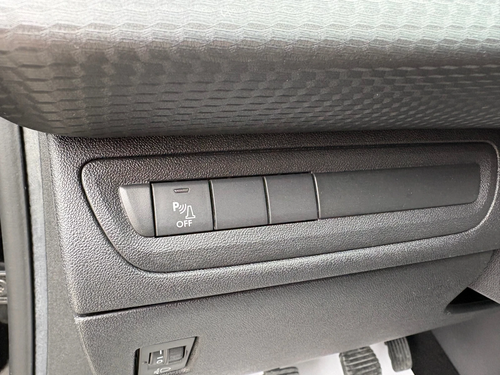 Peugeot 2008 1.6HDI* ALLURE* ЛИЗИНГ* БАРТЕР* , снимка 13 - Автомобили и джипове - 54026493