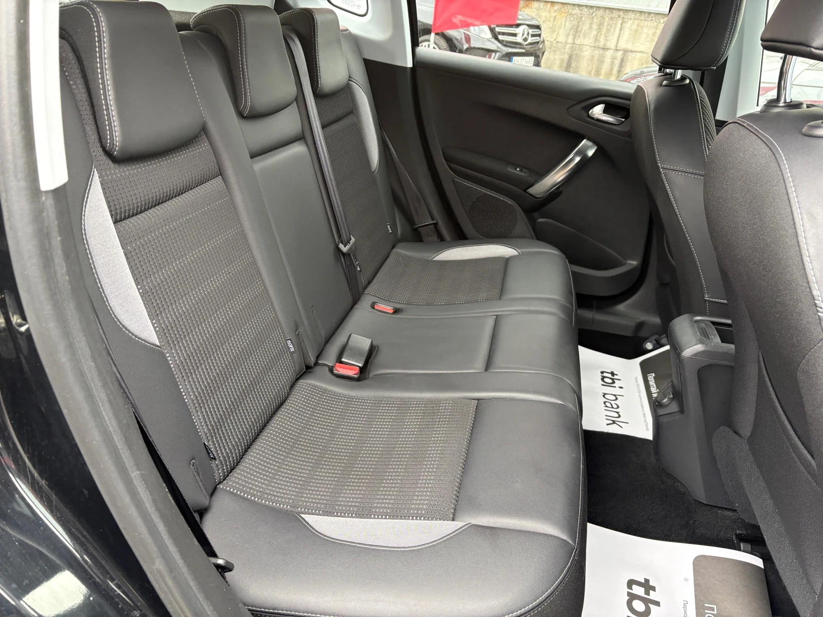 Peugeot 2008 1.6HDI* ALLURE* ЛИЗИНГ* БАРТЕР* , снимка 10 - Автомобили и джипове - 54026493