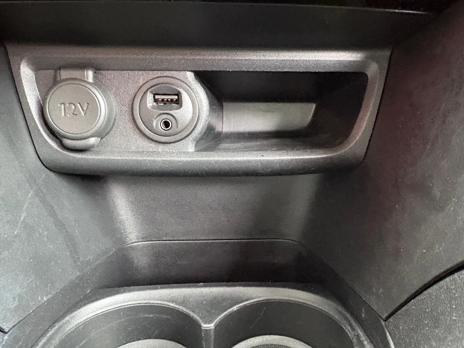 Peugeot 2008 1.6HDI* ALLURE* ЛИЗИНГ* БАРТЕР* , снимка 14 - Автомобили и джипове - 54026493