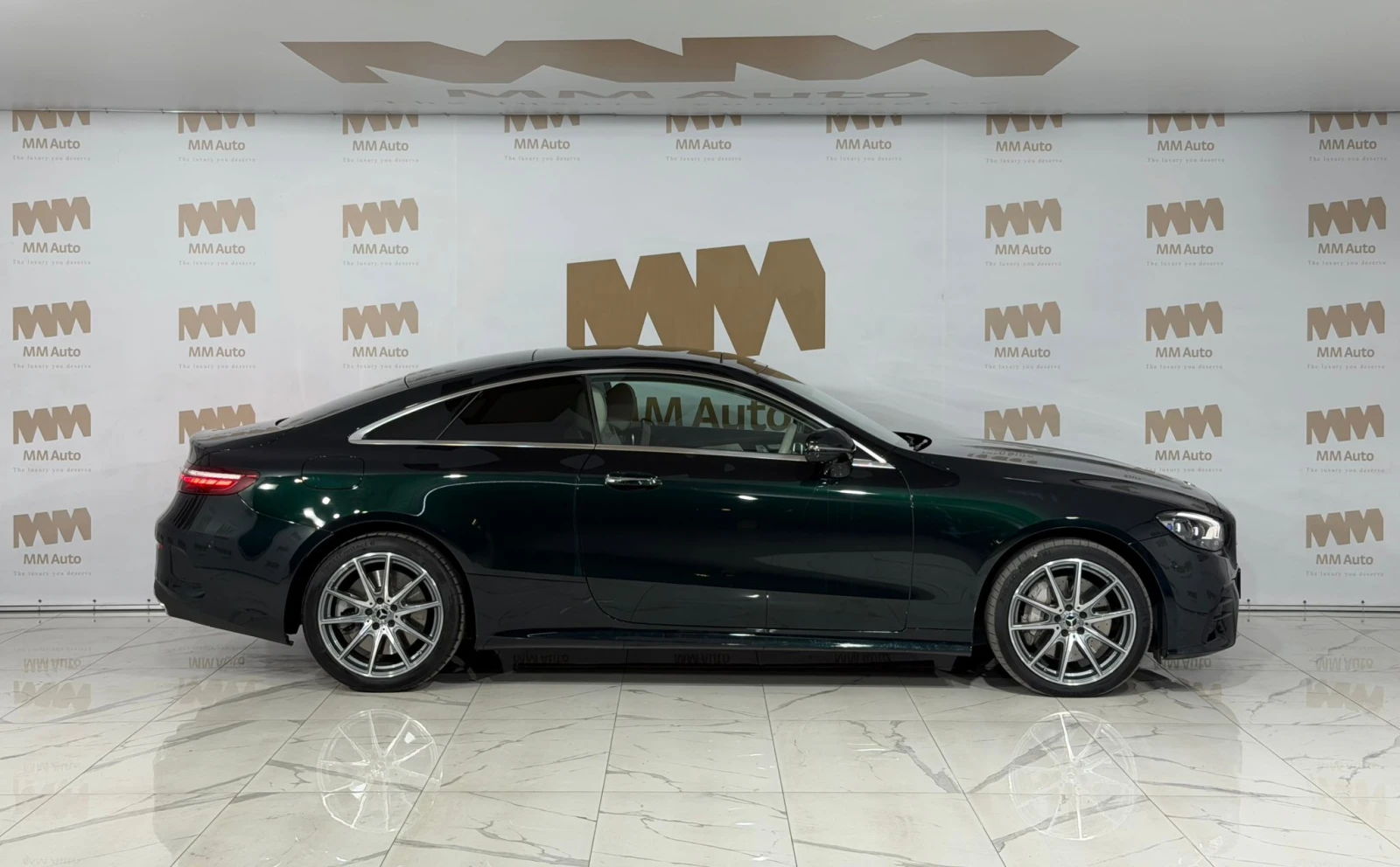 Mercedes-Benz E 450 Coupe* AMG* 4Matic* Burmester* Pano, снимка 2 - Автомобили и джипове - 54124636