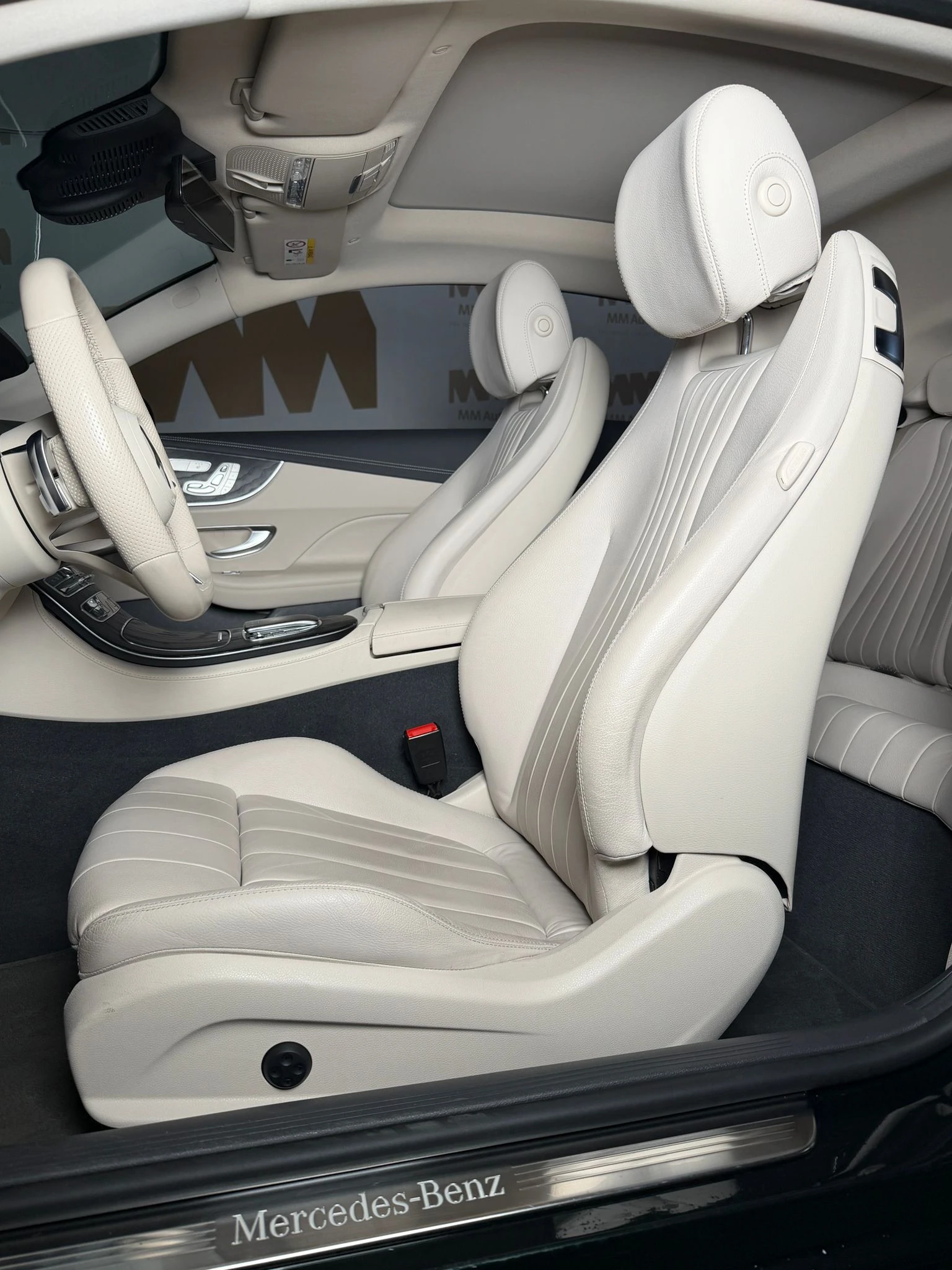 Mercedes-Benz E 450 Coupe* AMG* 4Matic* Burmester* Pano, снимка 8 - Автомобили и джипове - 54124636