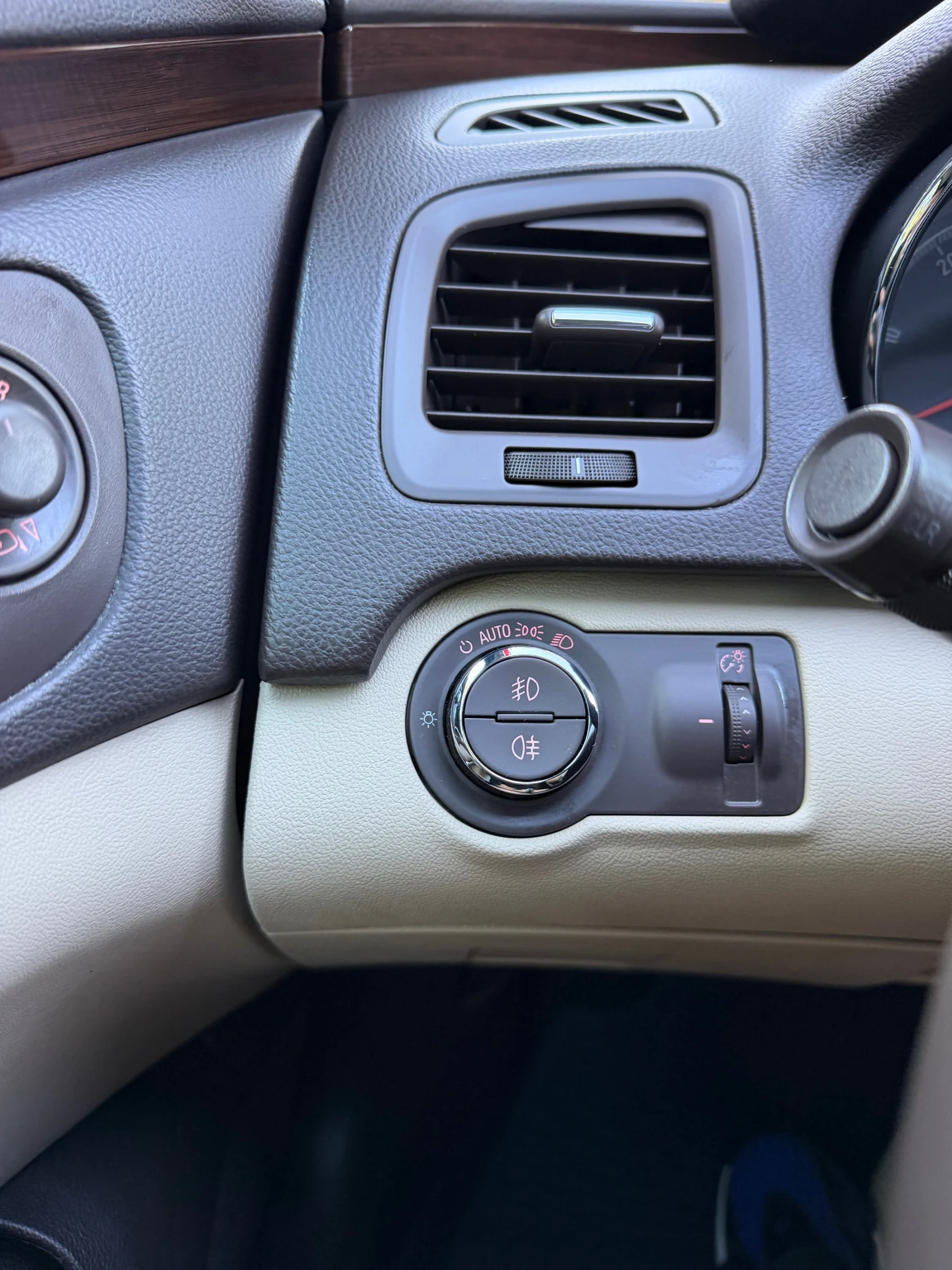 Opel Insignia, снимка 10 - Автомобили и джипове - 54714223