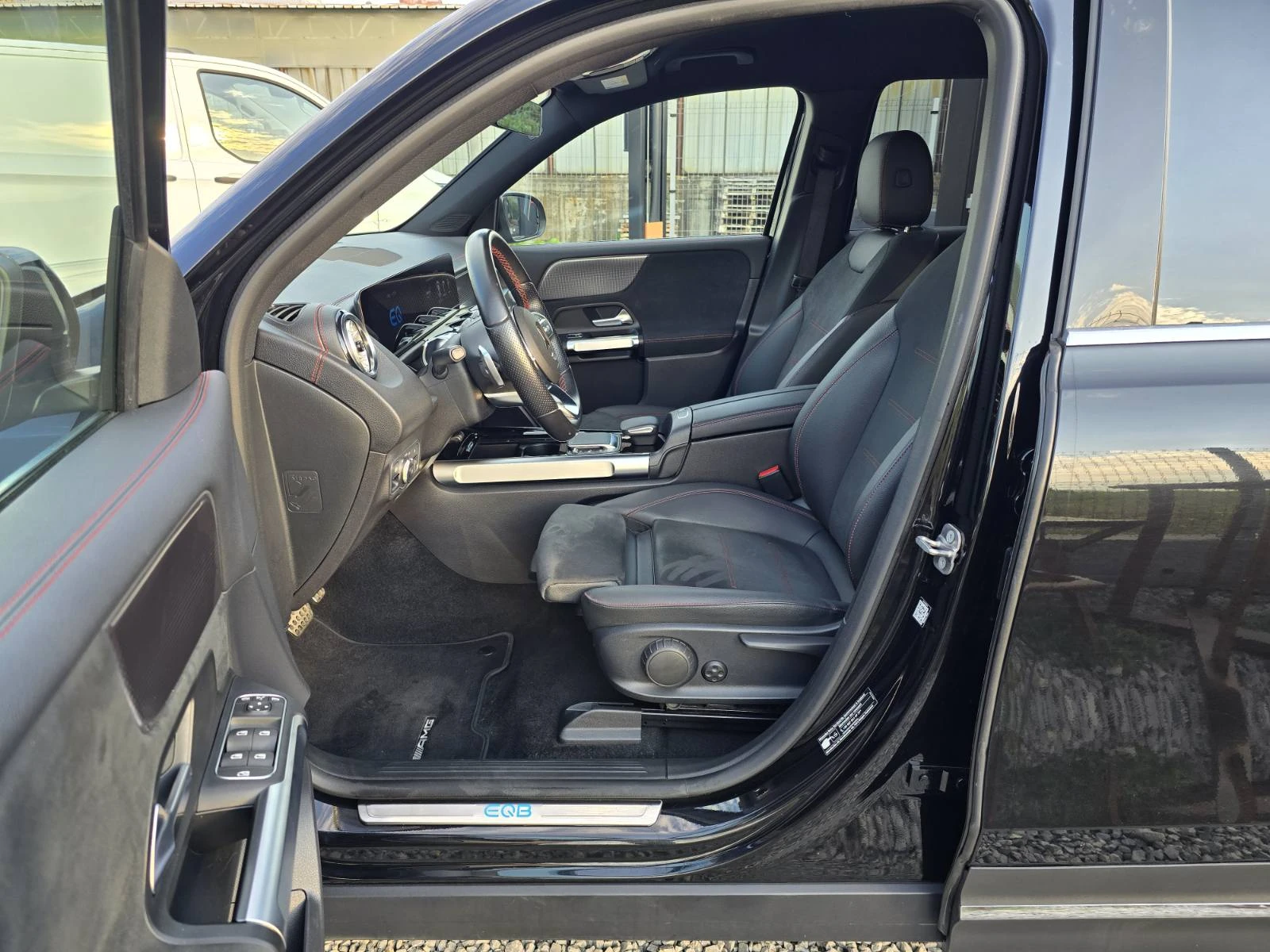 Mercedes-Benz EQB 300 4MATIK КОЖА АЛКАНТАРА, снимка 5 - Автомобили и джипове - 55005793