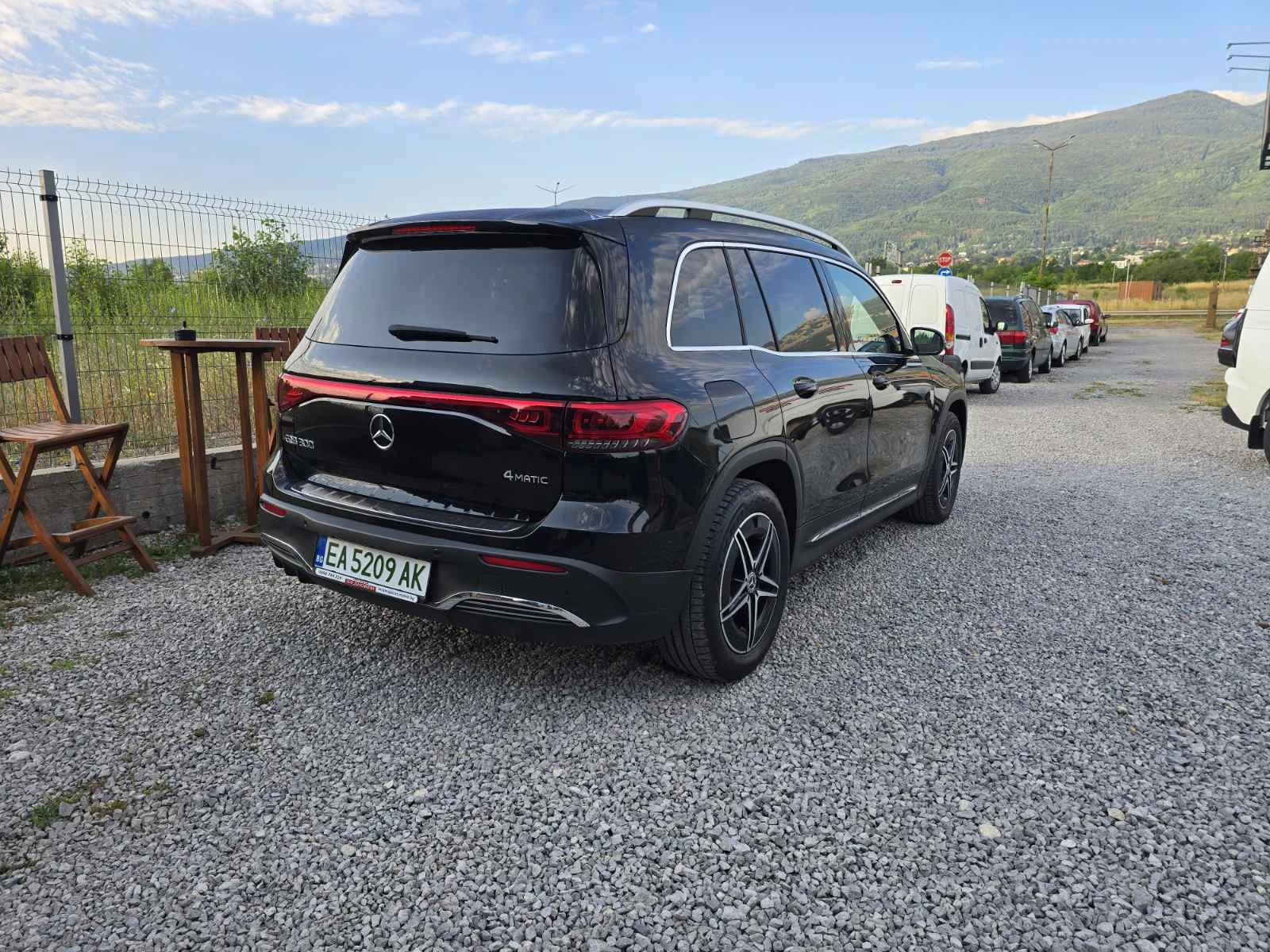 Mercedes-Benz EQB 300 4MATIK КОЖА АЛКАНТАРА, снимка 3 - Автомобили и джипове - 55005793