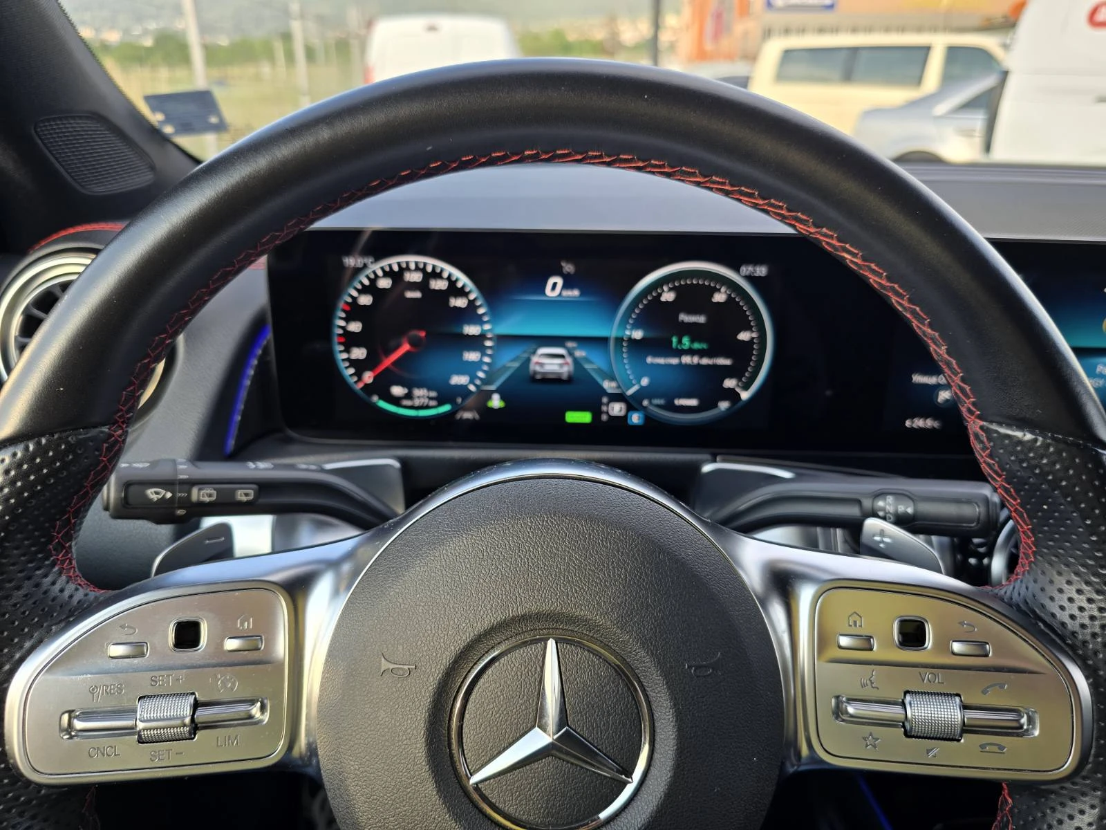 Mercedes-Benz EQB 300 4MATIK КОЖА АЛКАНТАРА, снимка 16 - Автомобили и джипове - 55005793