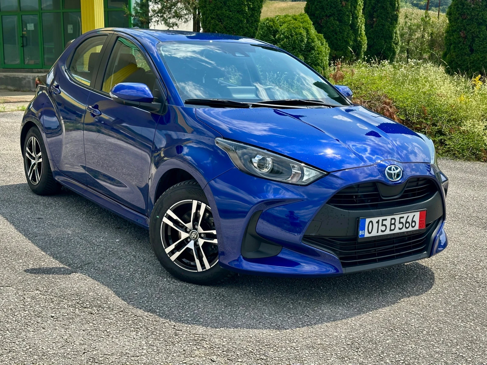 Toyota Yaris 1.5 HYBRID 2022г 38 хил км!!!!!!!