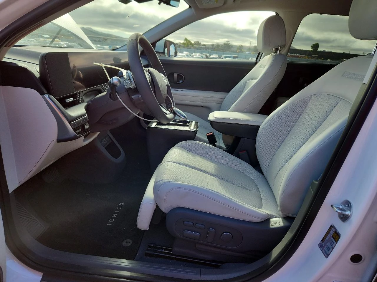 Hyundai Ioniq 5 LIMITED* ПОДГРЕВ* ПАНО* 360* КАМЕРА* LANE* ASSIST*, снимка 8 - Автомобили и джипове - 55422207