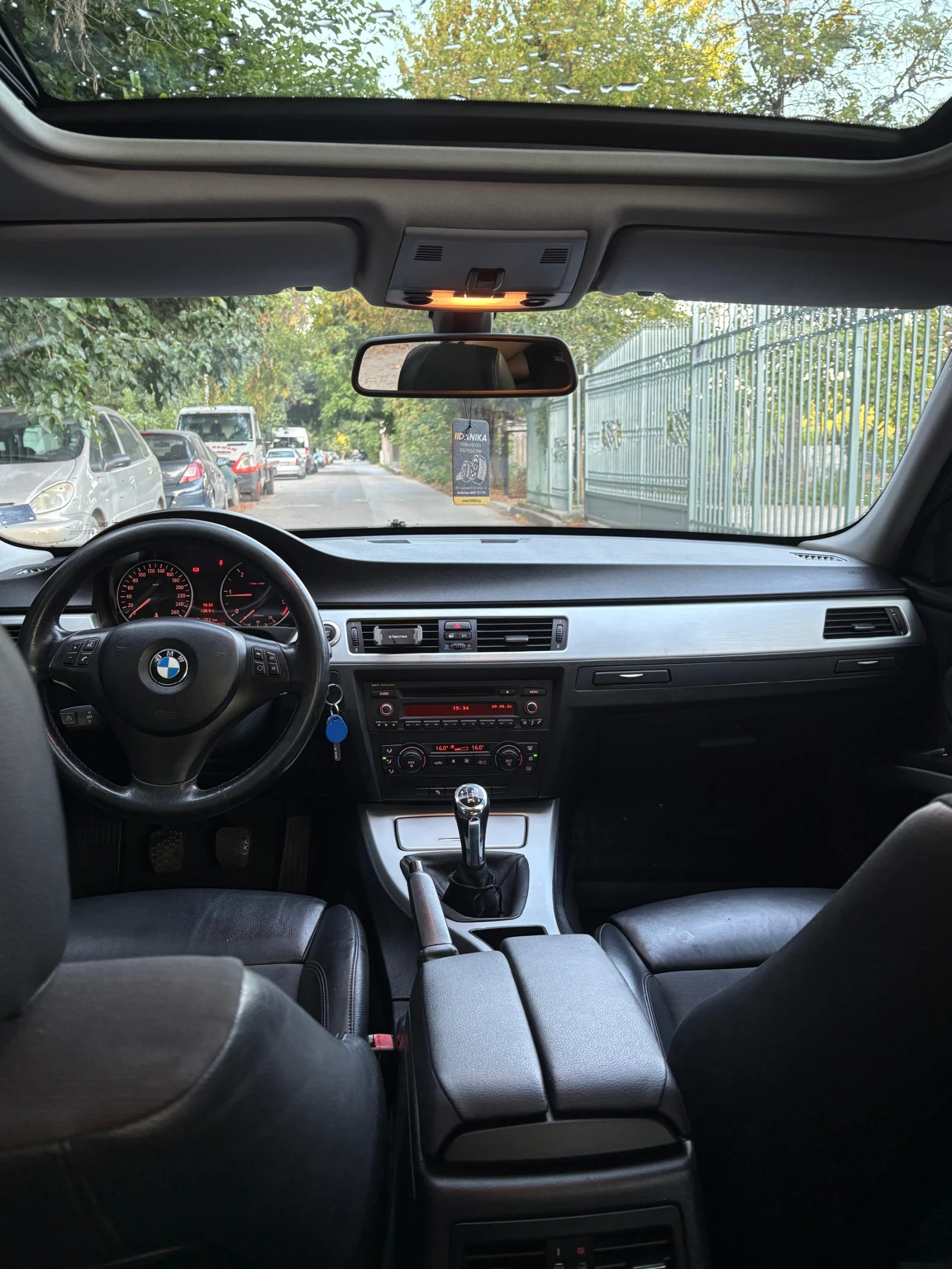 BMW 320, снимка 6 - Автомобили и джипове - 55630247