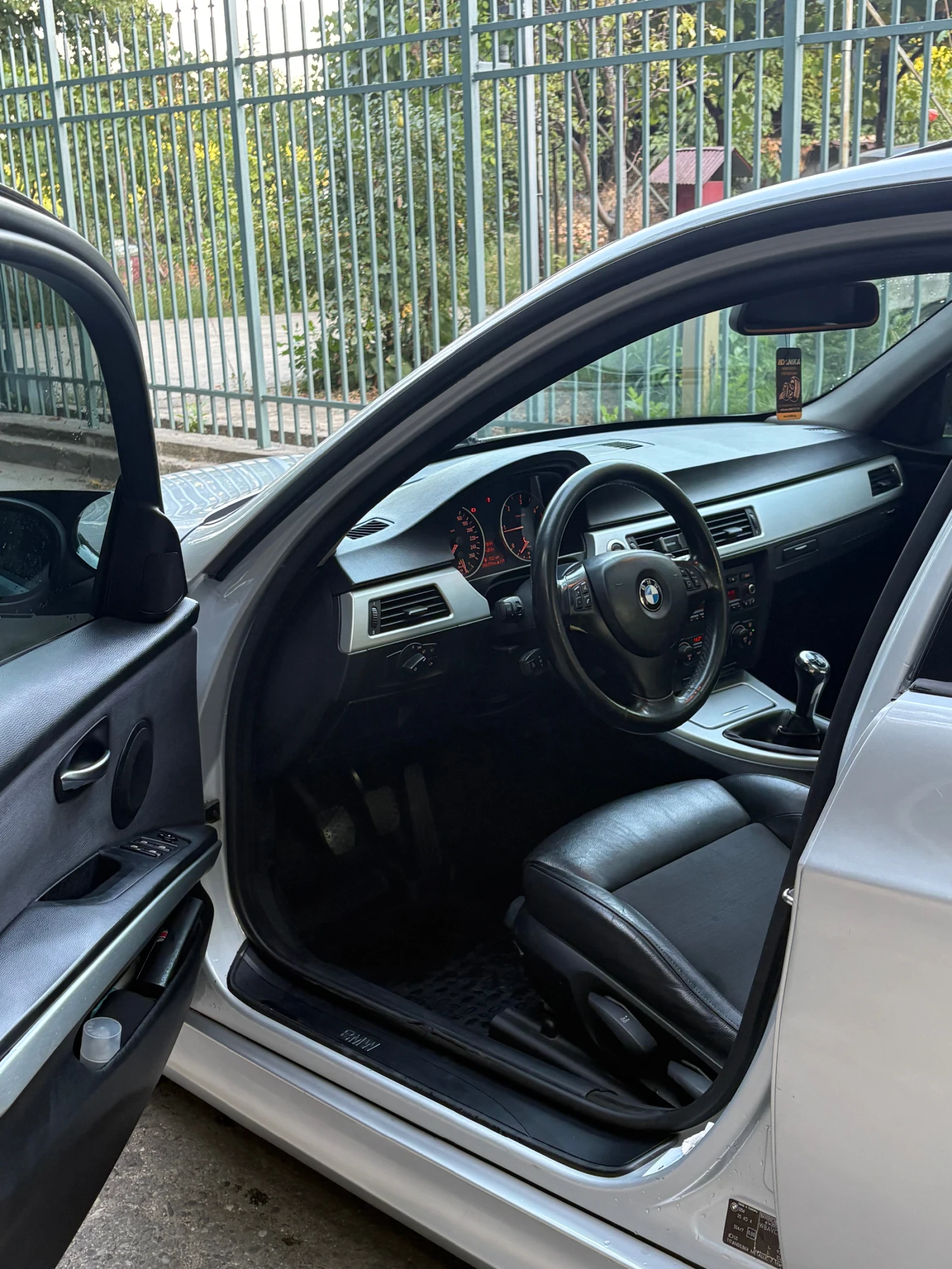BMW 320, снимка 5 - Автомобили и джипове - 55630247