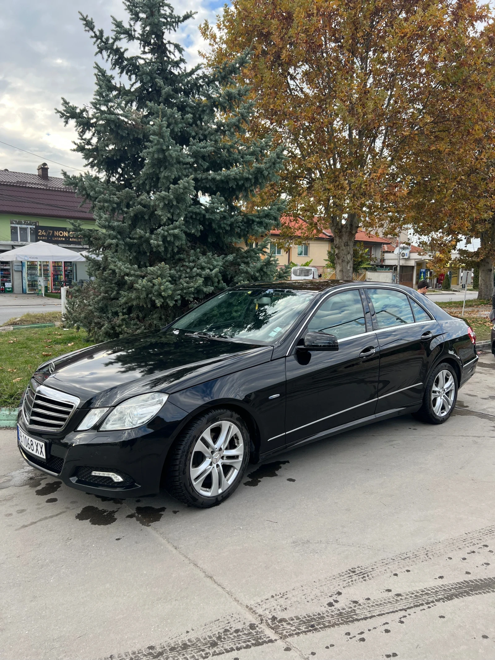 Mercedes-Benz E 220 Avangard, снимка 3 - Автомобили и джипове - 55729648