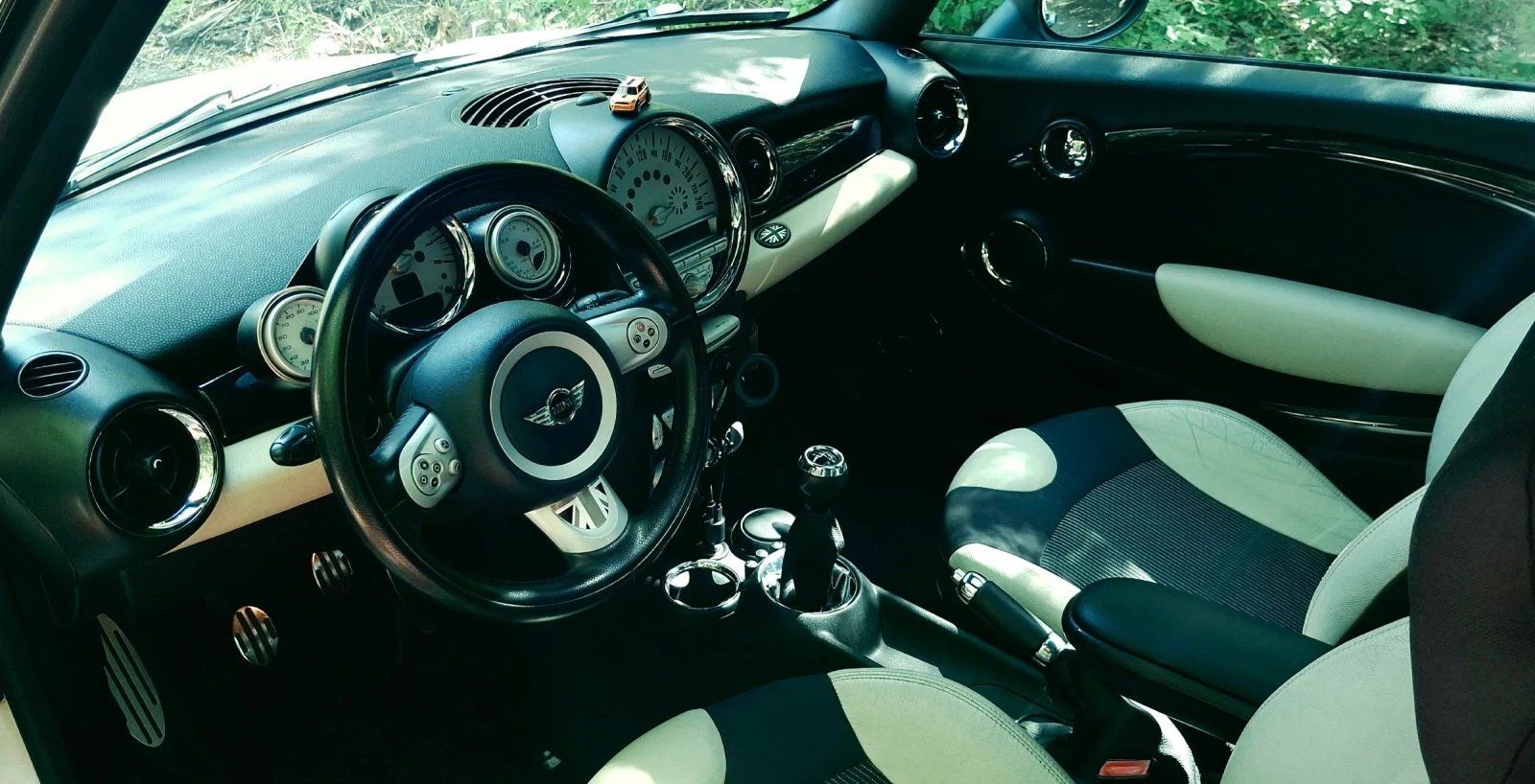 Mini Cooper s 1.6Т JCW Optic, снимка 11 - Автомобили и джипове - 56151769