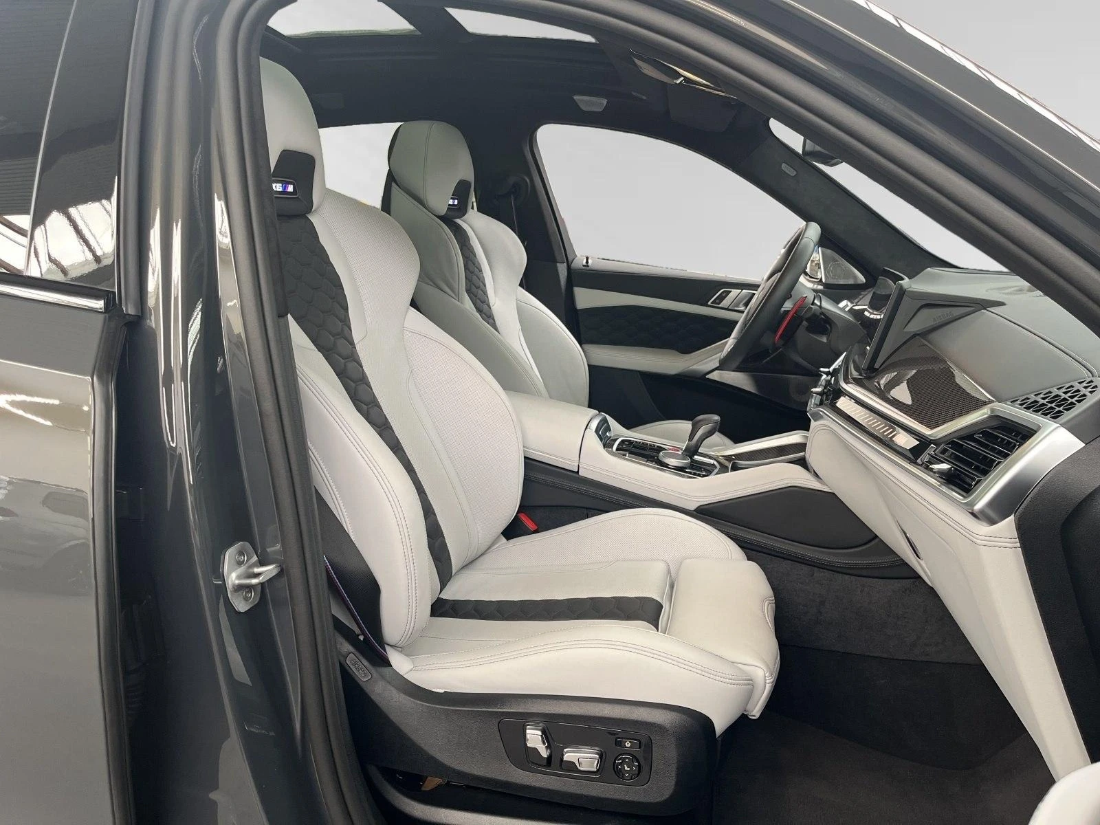 BMW X6 M COMPETITION CARBON B&W SKY LOUNGE | Mobile.bg   14