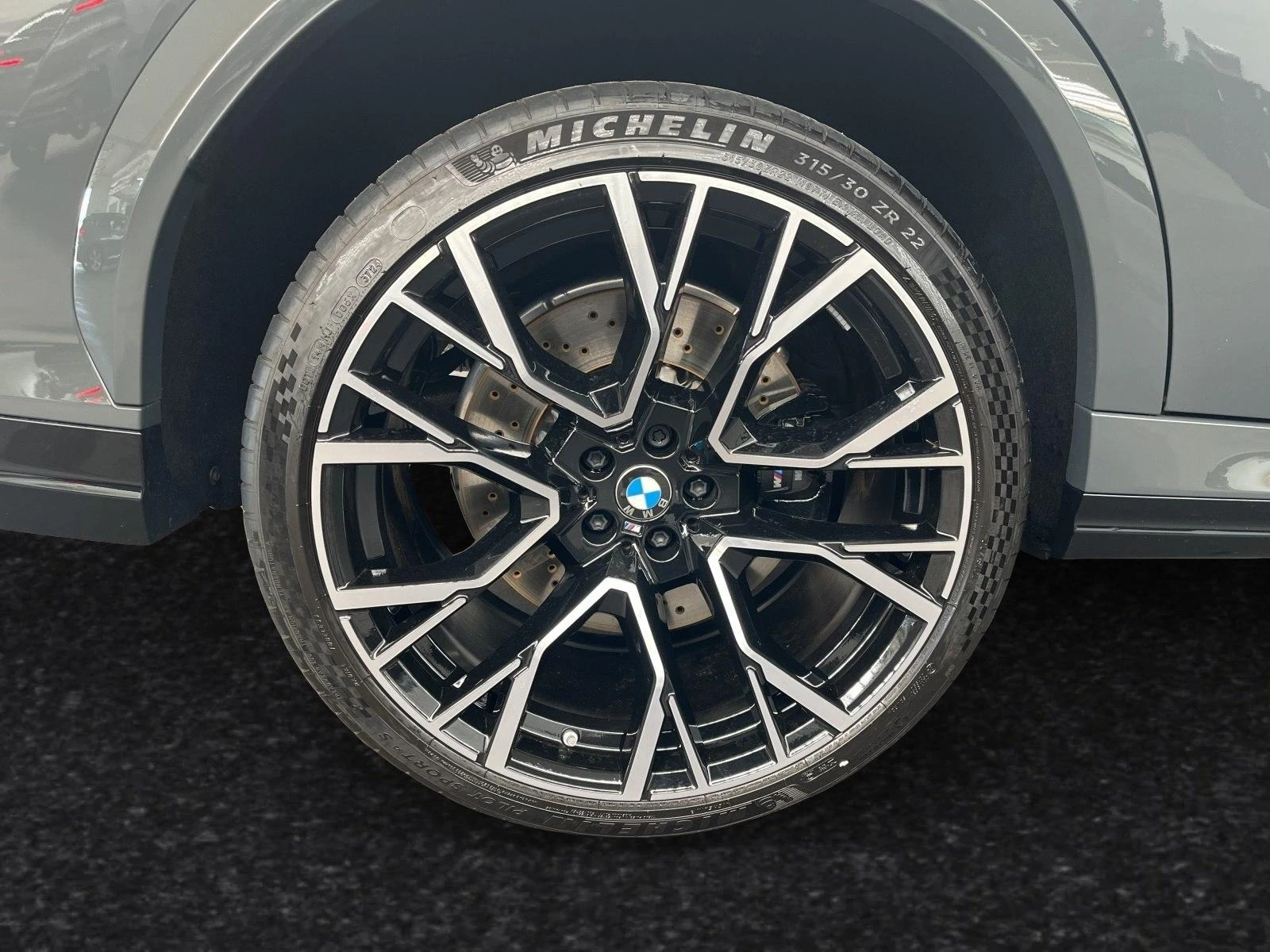 BMW X6 M COMPETITION CARBON B&W SKY LOUNGE - изображение 7