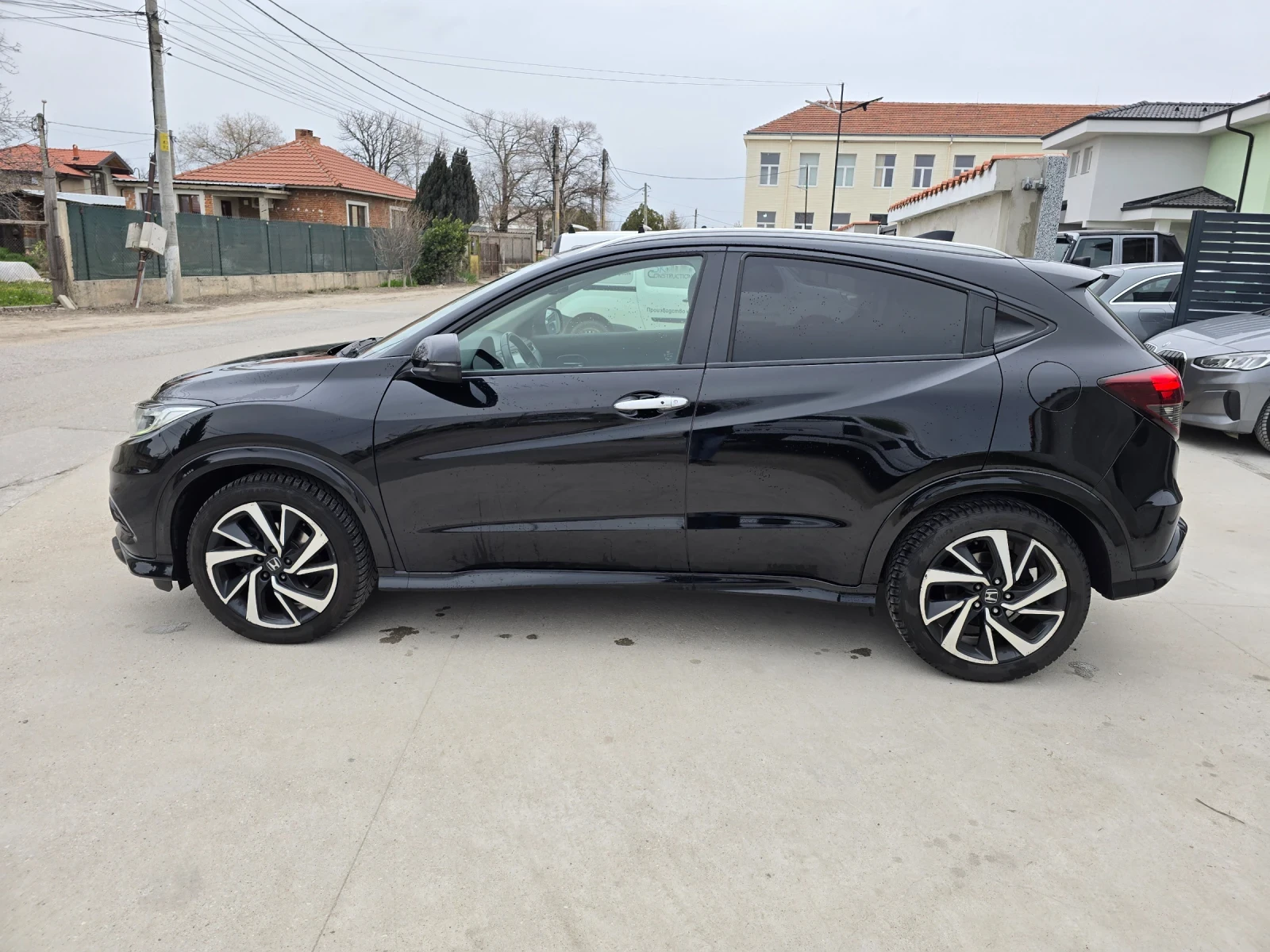Honda Hr-v 1.5 i-VTEC Executive NAVI КОЖА Подгрев, снимка 4 - Автомобили и джипове - 53736528