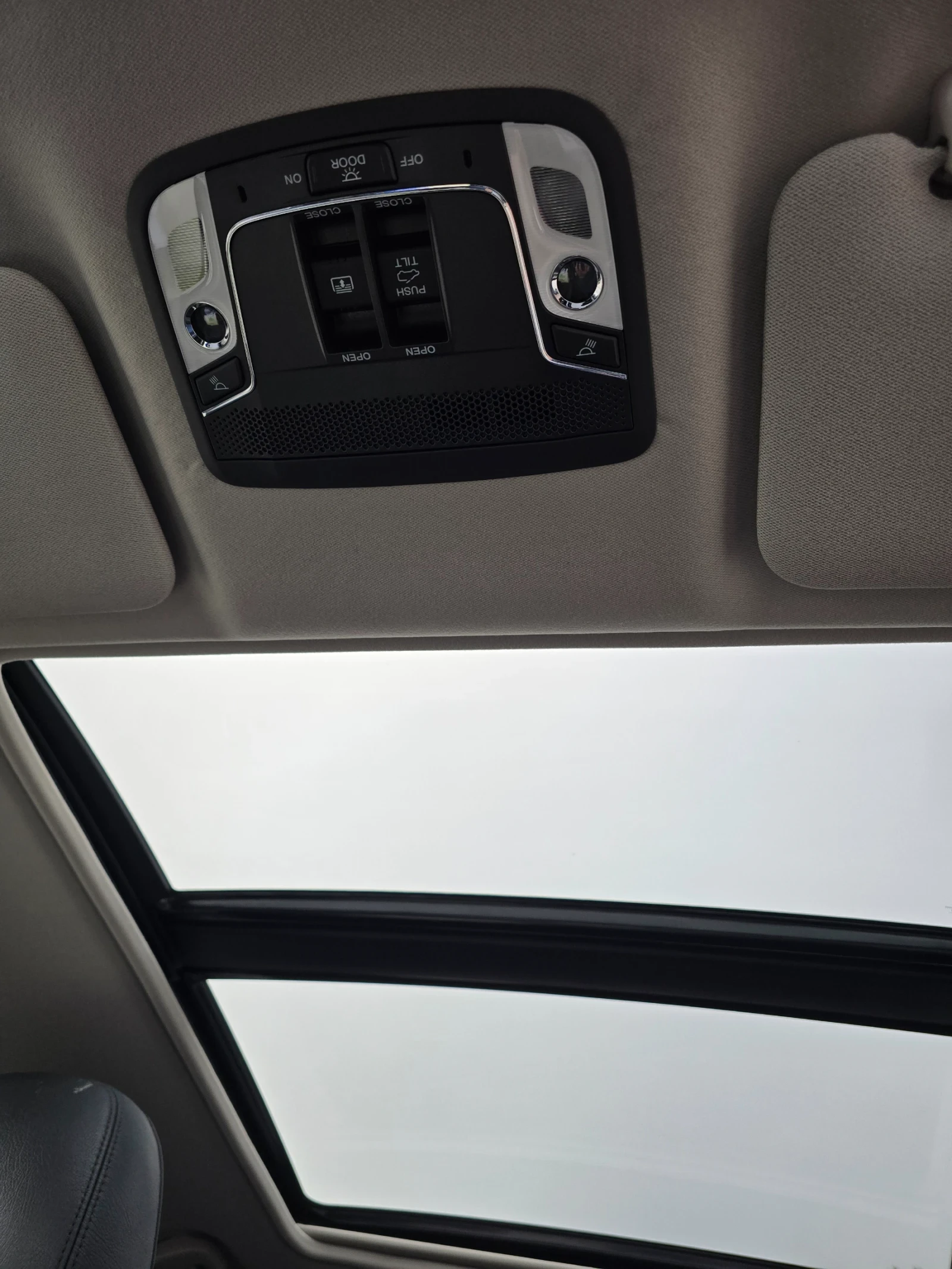 Honda Hr-v 1.5 i-VTEC Executive NAVI КОЖА Подгрев, снимка 12 - Автомобили и джипове - 53736528