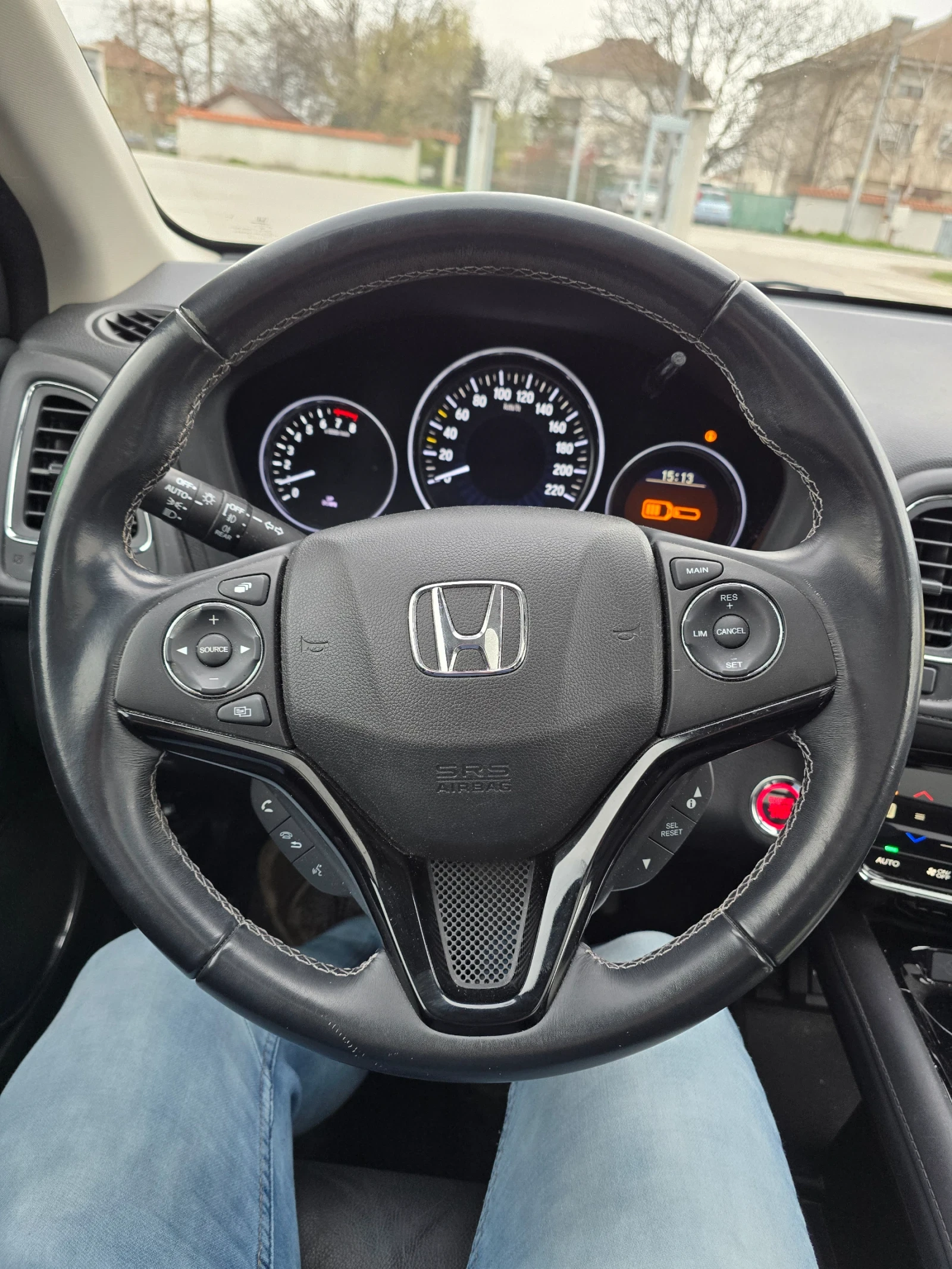 Honda Hr-v 1.5 i-VTEC Executive NAVI КОЖА Подгрев, снимка 13 - Автомобили и джипове - 53736528