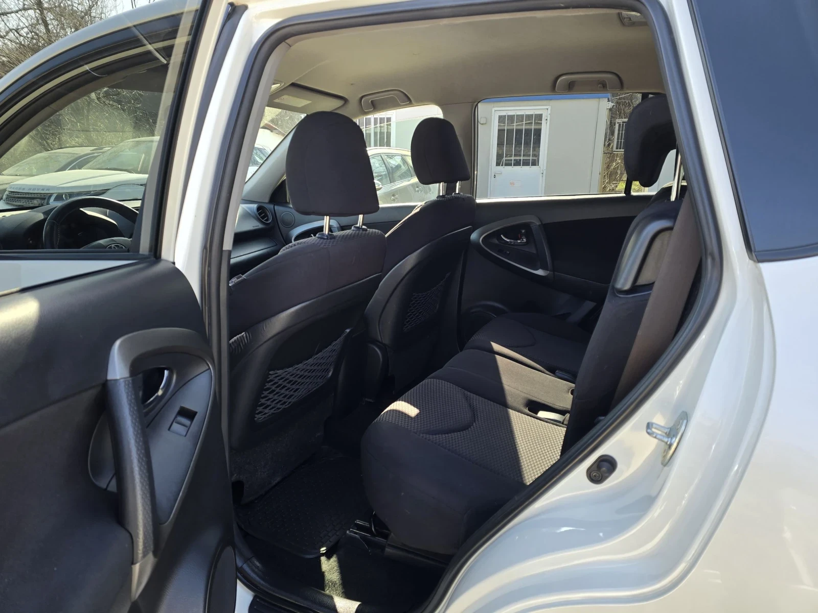 Toyota Rav4 2.2d 150к.с Топ състояние , снимка 11 - Автомобили и джипове - 53837515