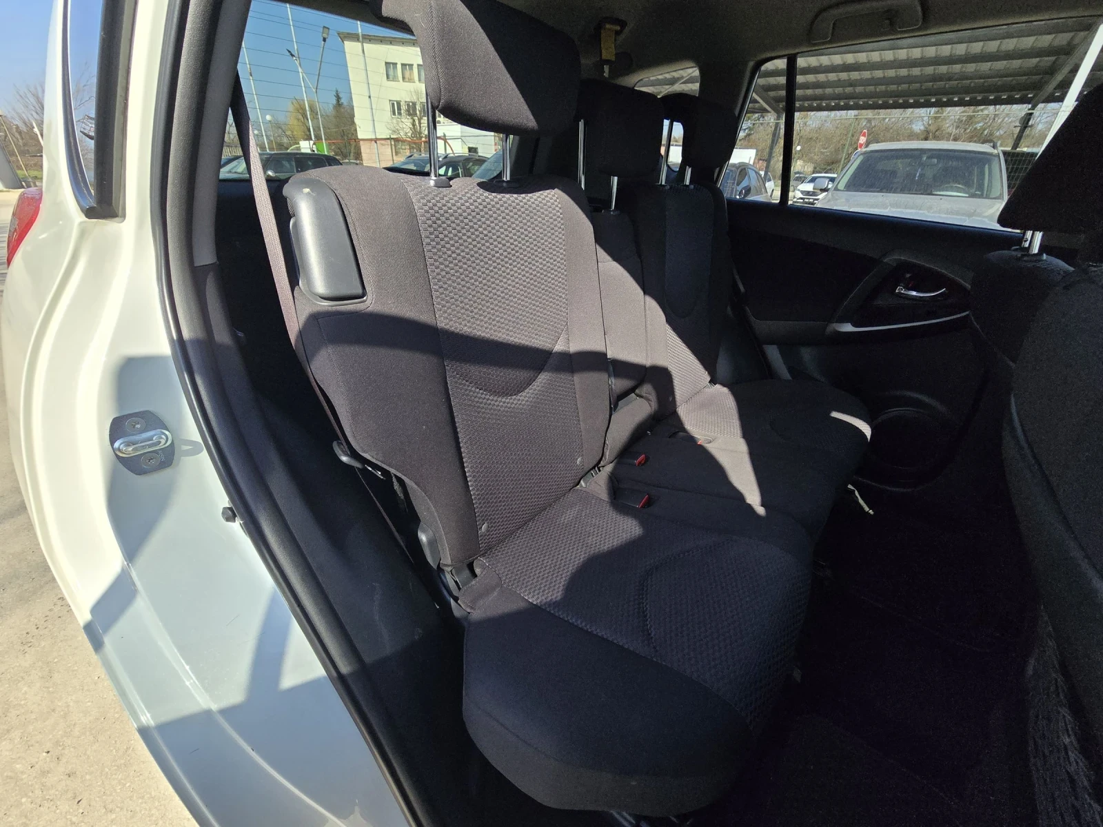 Toyota Rav4 2.2d 150к.с Топ състояние , снимка 14 - Автомобили и джипове - 53837515