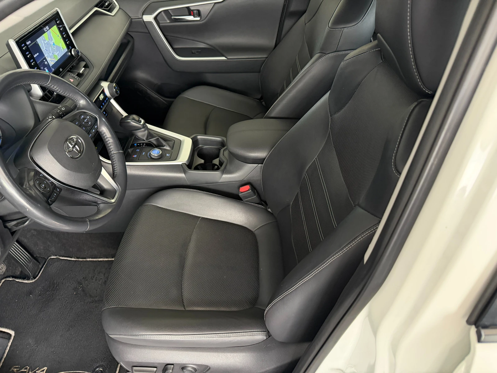 Toyota Rav4 2.5* 4X4* СЕРВИЗНА К-КА С ПЪЛНА ИСТОРИЯ В ТОЙОТА, снимка 9 - Автомобили и джипове - 55801770