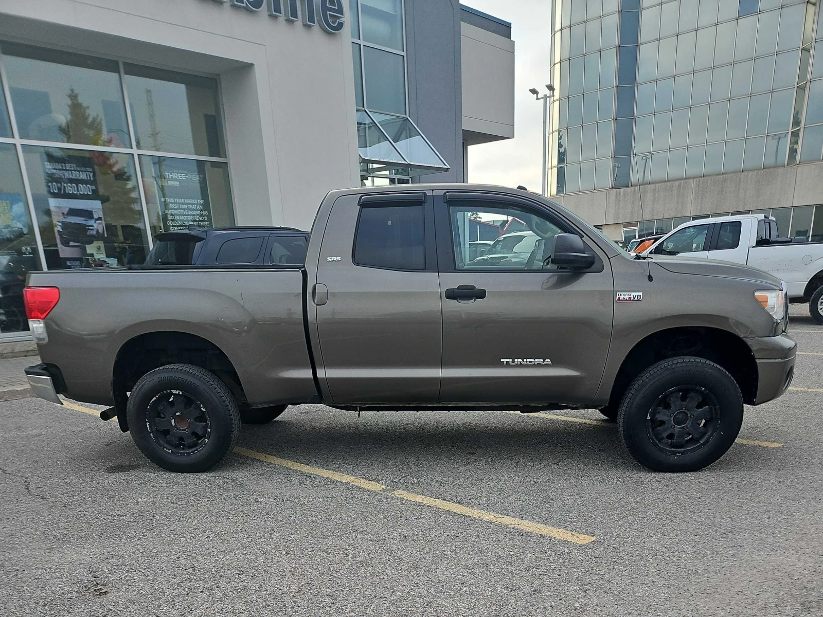 Toyota Tundra * SR5 * CARFAX * БЕЗ ПЪРВОНАЧАЛНА ВНОСКА, снимка 3 - Автомобили и джипове - 56149768