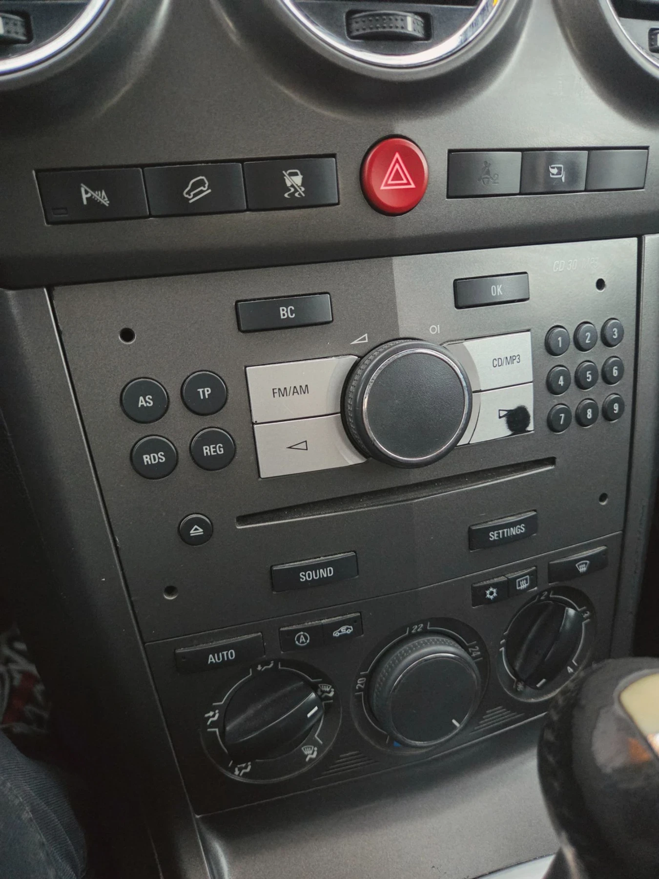 Opel Antara 2200, снимка 16 - Автомобили и джипове - 56728592