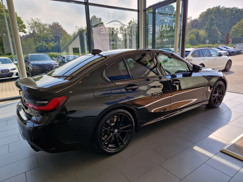 BMW 330 d xDrive M-Sport Laser/HK/Merino, снимка 3 - Автомобили и джипове - 47342207