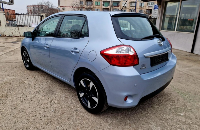 Toyota Auris, снимка 4 - Автомобили и джипове - 49304779