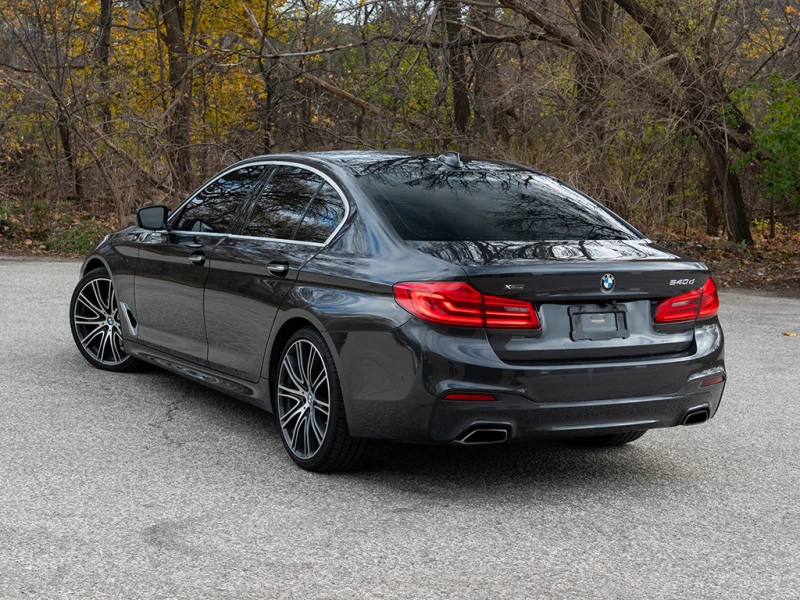 BMW 540 XDrive* Keyless* Кожа* NAVI* Безупречно състояние*, снимка 4 - Автомобили и джипове - 53102706