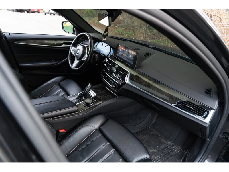 BMW 540 XDrive* Keyless* Кожа* NAVI* Безупречно състояние*, снимка 17 - Автомобили и джипове - 53102706