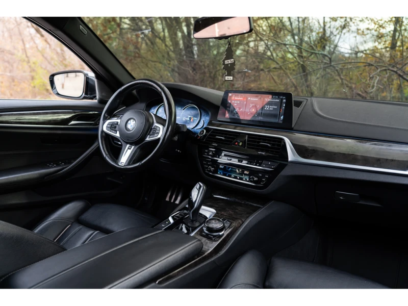 BMW 540 XDrive* Keyless* Кожа* NAVI* Безупречно състояние*, снимка 8 - Автомобили и джипове - 53102706