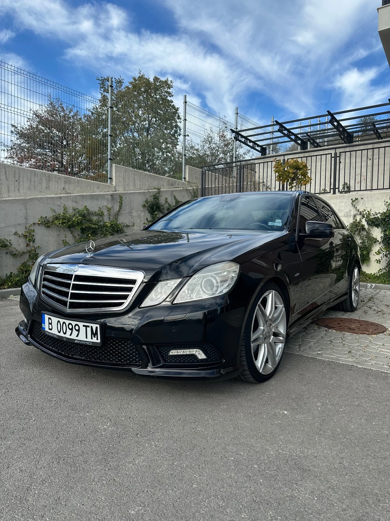 Mercedes-Benz E 220 AMG Avantgarde - изображение 2